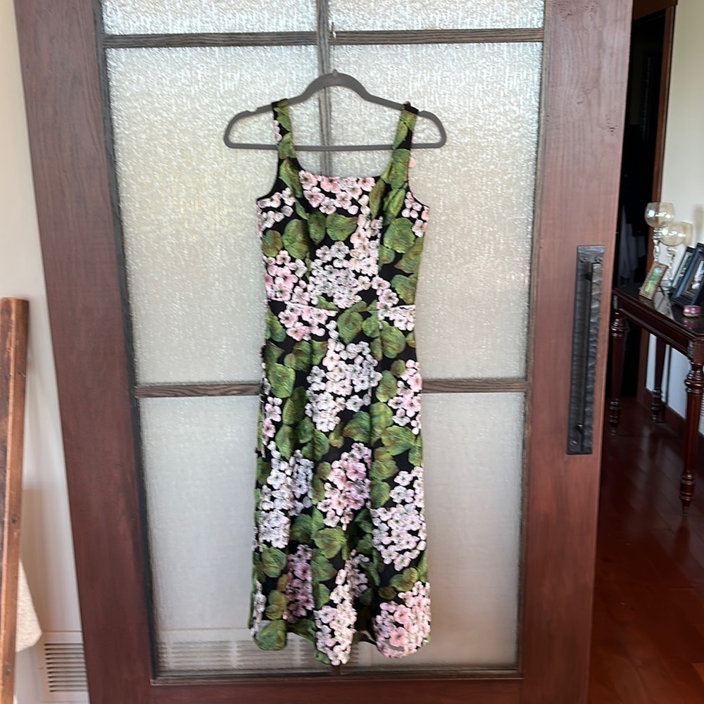 Dress The Population black hydrangea midi dress size XS or 0-2. NWOT